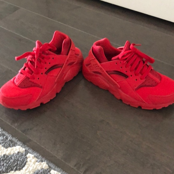 red huaraches sale